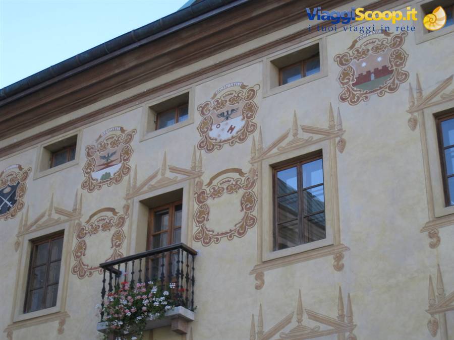 Decorazioni su immobili a Cortina