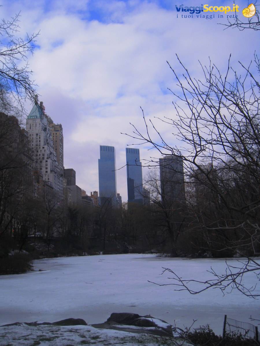 sullo sfondo le alte torri del Time Warner Center