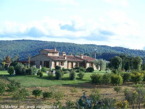 Colorata e pittoresca campagna toscana