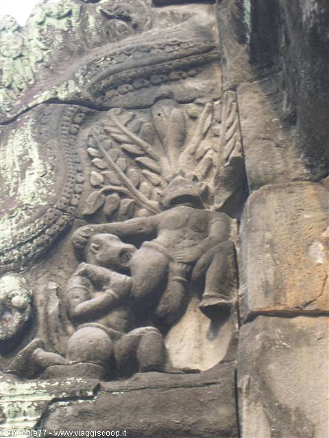 22 - Banteay Samre - Scimmia che morde il culo