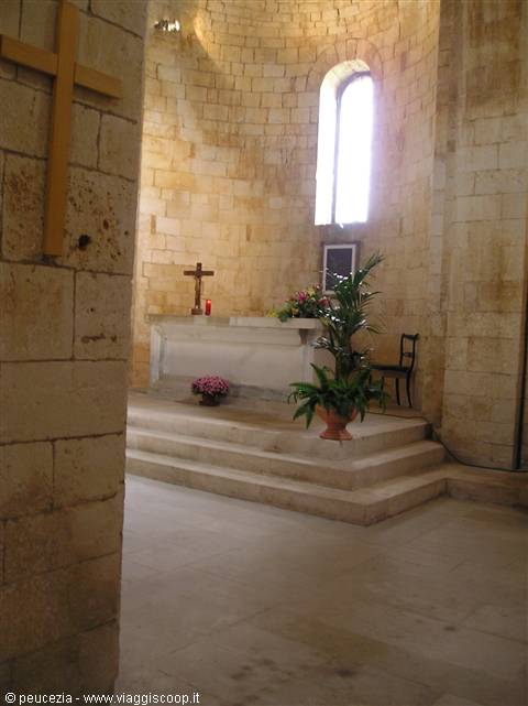 Cuti:interno chiesa