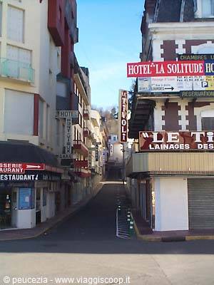 Lourdes tra turismo e fede