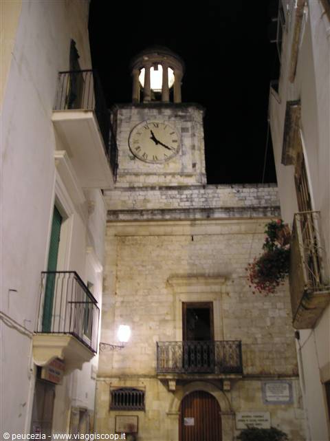 l'orologio del campanile a Locorotondo
