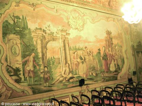 un particolare affresco in una sala del palazzo ducale