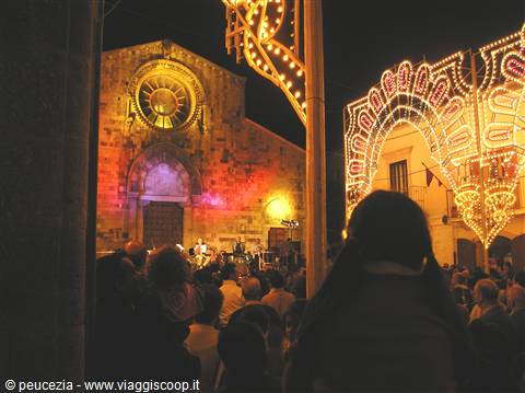 cattedrale di Bovino con festa