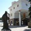 Skopje: monumento e casa di Madre Teresa natia di Skopje MACEDONIA OF 