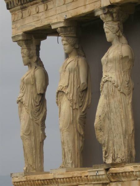 Atene il portico delle cariatidi