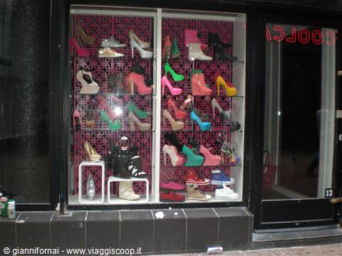 scarpe in vetrina Kaverstraat
