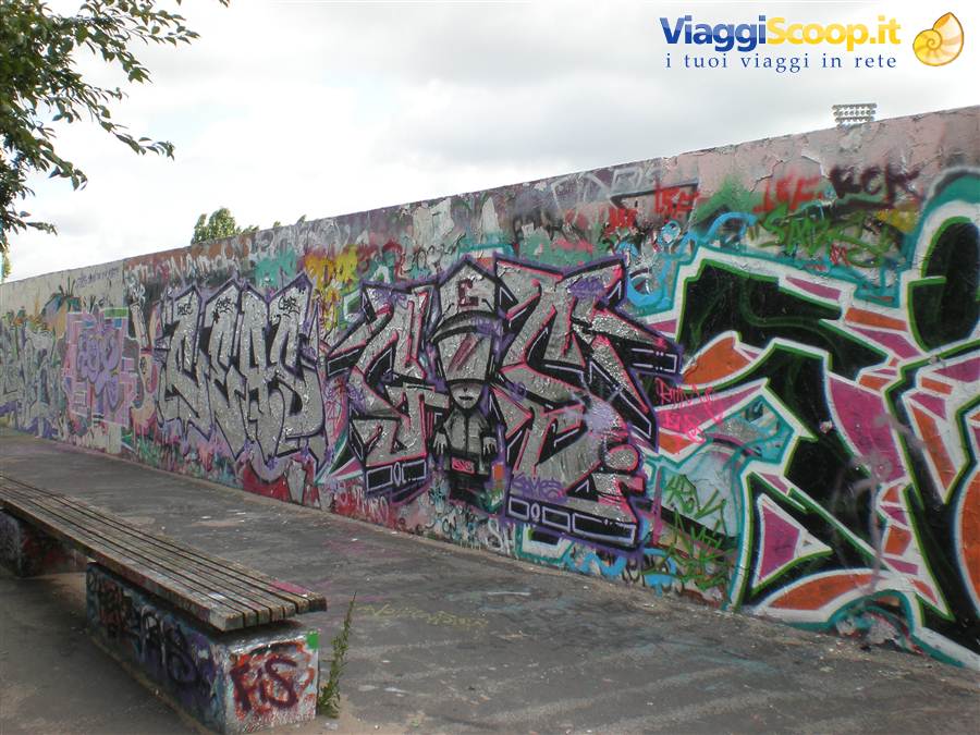 Il muro di Berlino al Mauerpark non turistico