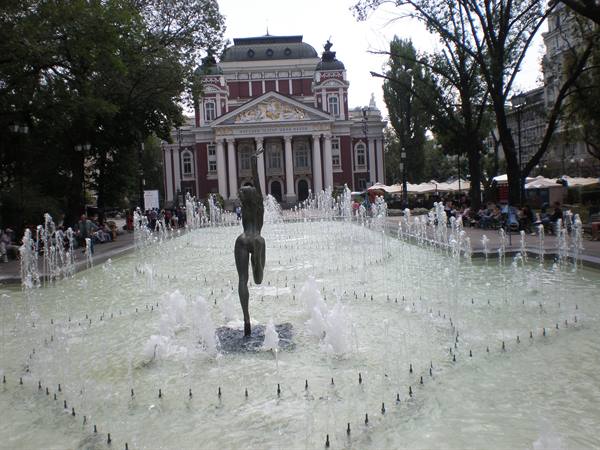 Teatro e fontana Sofia