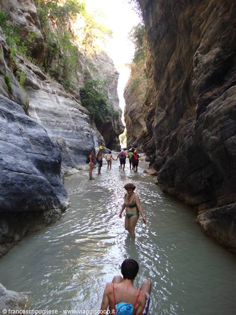 per poi incontrare d'estate, turisti in cerca d'avventura.