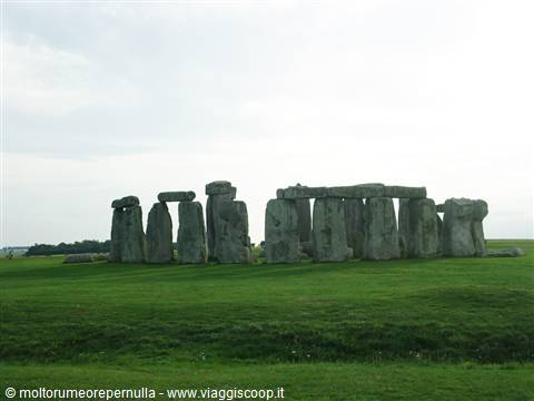 panorama dei misteriosi monoliti di stonehenge, wiltshire