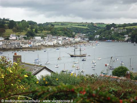 fowey vista da polruan, sulla sponda opposta del fiume fowey