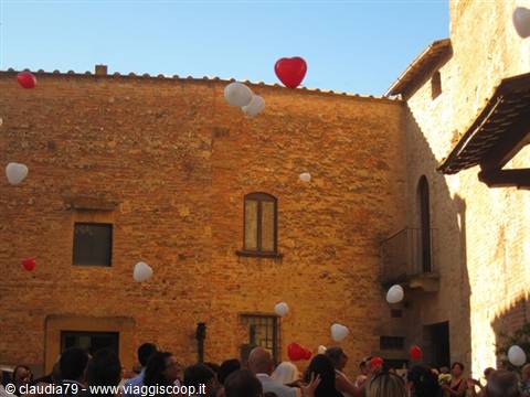 Matrimonio in Toscana, nel borgo medievale di Certaldo Alto (FI), Chiesa SS. Jacopo e Filippo