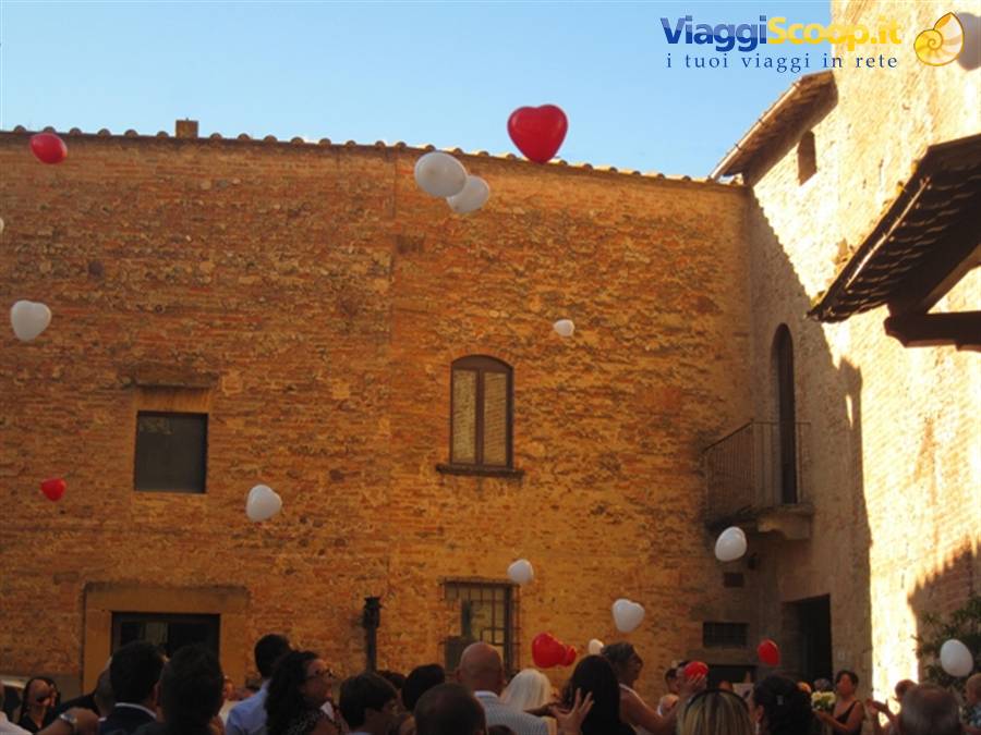 Matrimonio in Toscana, nel borgo medievale di Certaldo Alto (FI), Chiesa SS. Jacopo e Filippo
