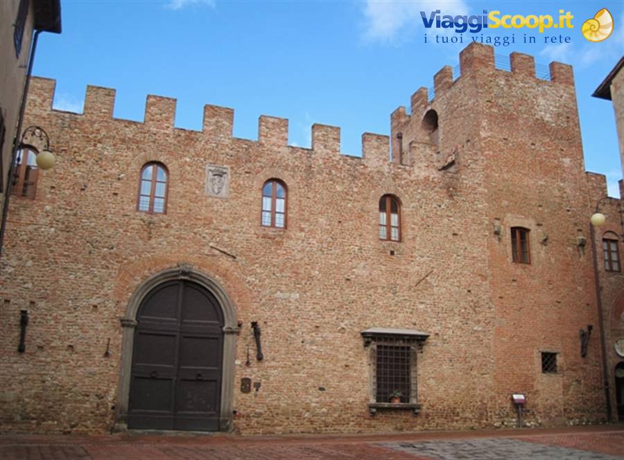 Castelli e borghi medievali in Toscana. Certaldo Alto (FI), Palazzo Stiozzi Ridolfi