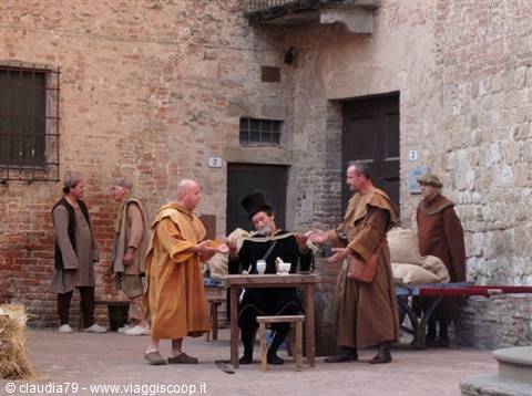 Borghi medievali in Toscana.Certaldo Alto (FI), corteo storico "Nel sogno di Messer Boccaccio"