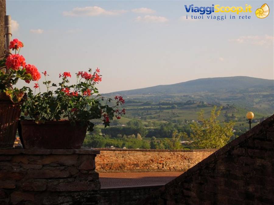 Castelli e borghi medievali in Toscana,terrazza panoramica sulla campagna toscana,Certaldo Alto(FI)