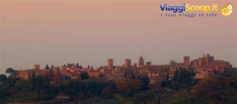 Castelli e borghi medievali in Toscana, Certaldo Alto (FI) Tramonto in Toscana. Autunno in Toscana