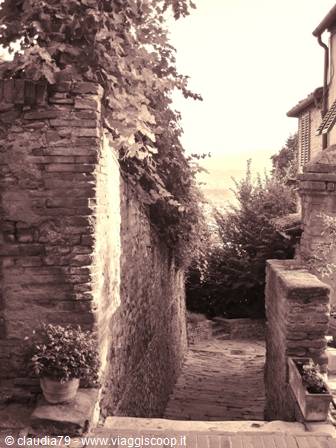 Castelli e borghi medievali in Toscana, i vicoli di Certaldo Alto (FI)