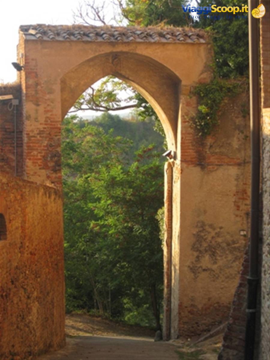 Castelli e borghi medievali in Toscana, Certaldo Alto (FI), Porta Alberti