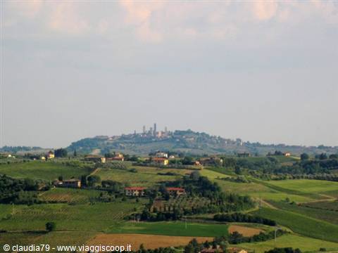 Castelli e borghi medievali in Toscana, San Gimignano (SI) scattata da Certaldo Alto (FI)