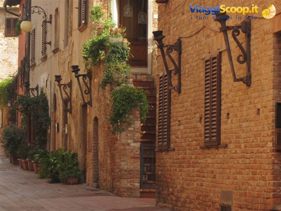 Castelli e borghi medievali in Toscana, Certaldo Alto (FI) Via Giovanni Boccaccio