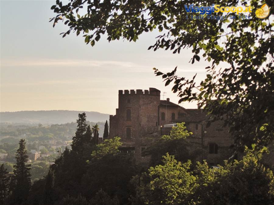 Castelli e borghi medievali toscana. Il borgo medievale di Certaldo Alto (Firenze), nel Chianti