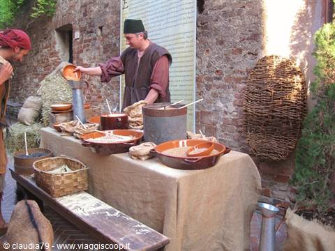 Castelli e borghi medievali toscana. Il borgo medievale di Certaldo Alto (Firenze), nel Chianti