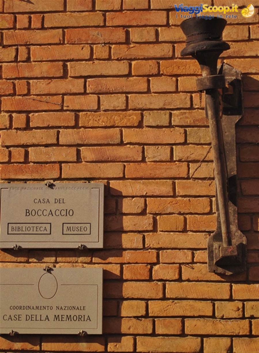 Castelli e borghi medievali toscana. Il borgo medievale di Certaldo Alto (Firenze), nel Chianti