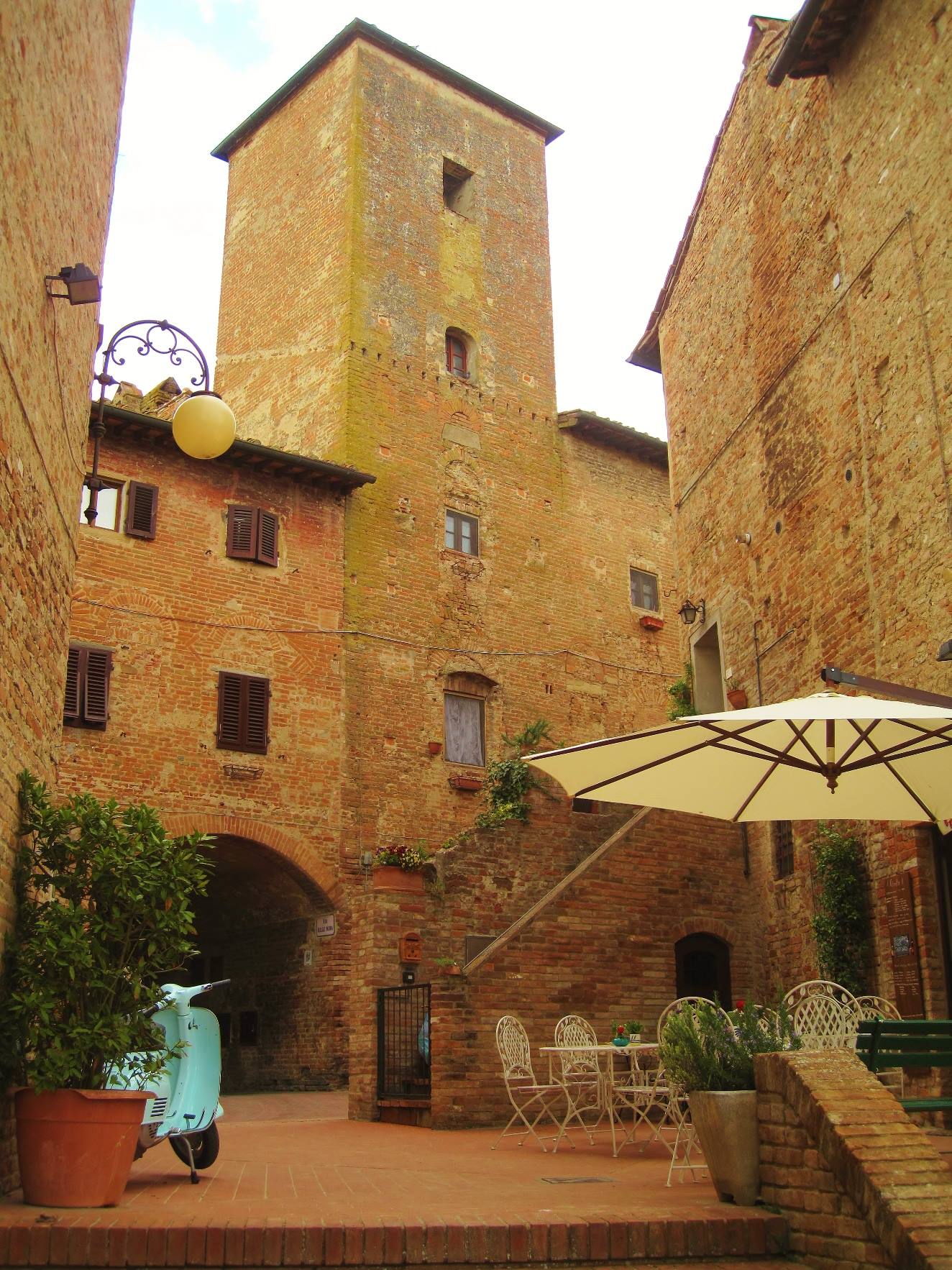 astelli e borghi medievali toscana. Certaldo Alto (Firenze), nel Chianti