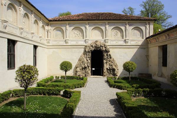 Giardini segreto Palazzo Te -Mantova