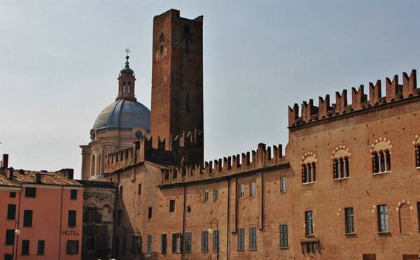 Piazza Sordello-Mantova