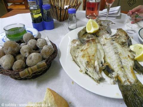 Pesce con le "papas arrugadas", le patate delle Canarie, da Gonzalo a El Prix, Tenerife