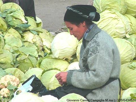 Venditrice al mercato di Fergana