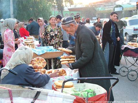 Valle di Fergana-mercato di Kokand