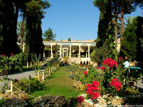 Shiraz-parco della tomba del poeta Hafez