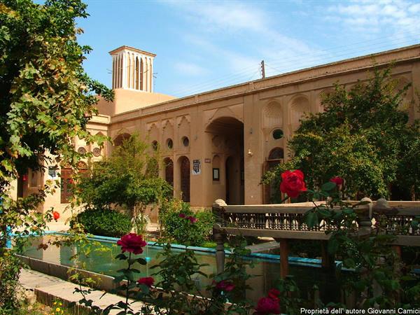 Yazd-Cortile della Khan e Lari