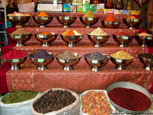 Vendita di spezie nel bazar