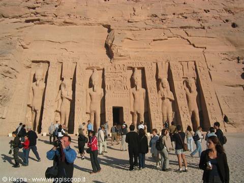 IL TEMPIO DI NEFERTARI