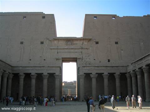 L'interno del tempio di Edfu
