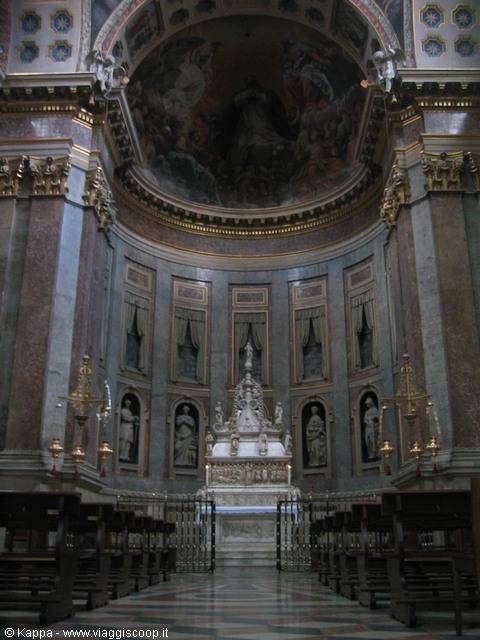 la cappella di San Domenico, con la marmorea Arca di S. Domenico