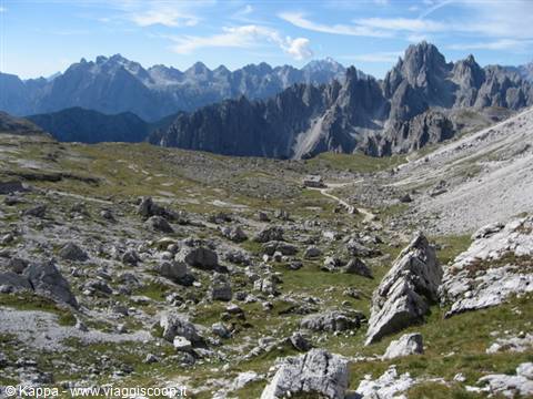 Rifugio Lavaredo dalla Forcella Lavaredo (m 2454)