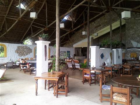 La hall del Mafia Lodge