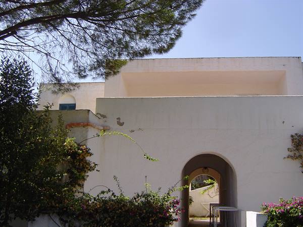 Edificio con stanze vista mare