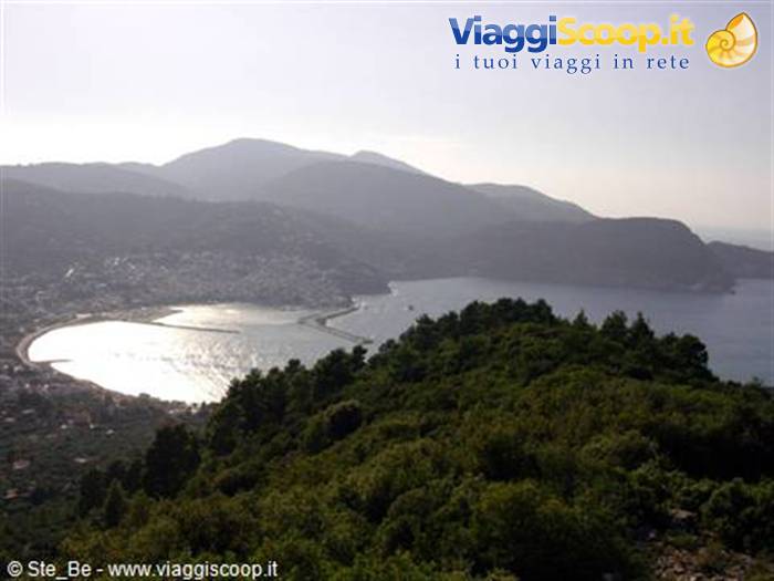 Skopelos citta' dall'alto