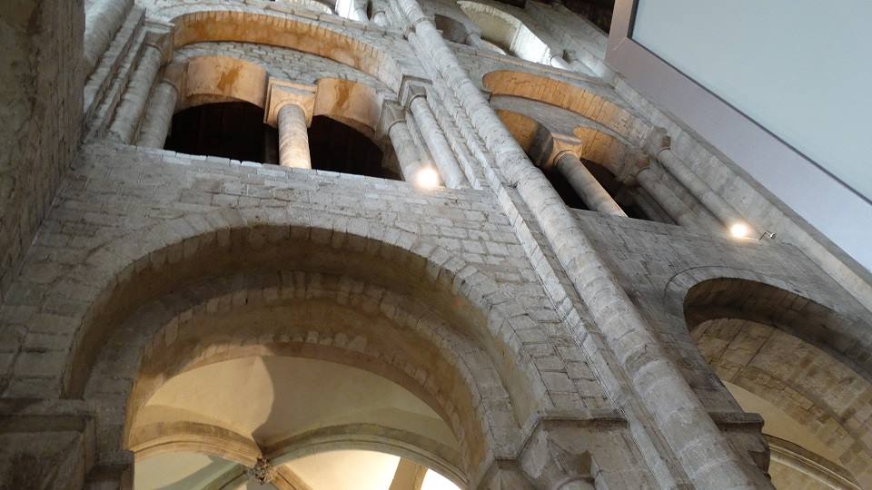 Winchester, torre romanica in cattedrale gotica