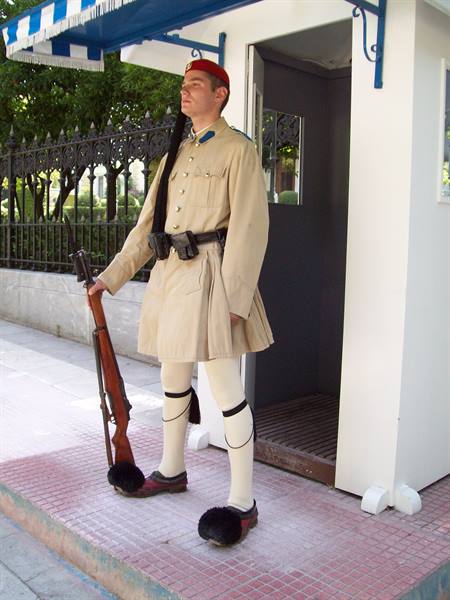 Palazzo Reale Guardia..non batte ciglio