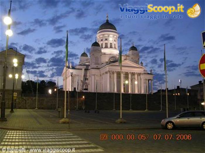 Helsinki :Toumiokirkko ore 23.45 cattedrale luterana