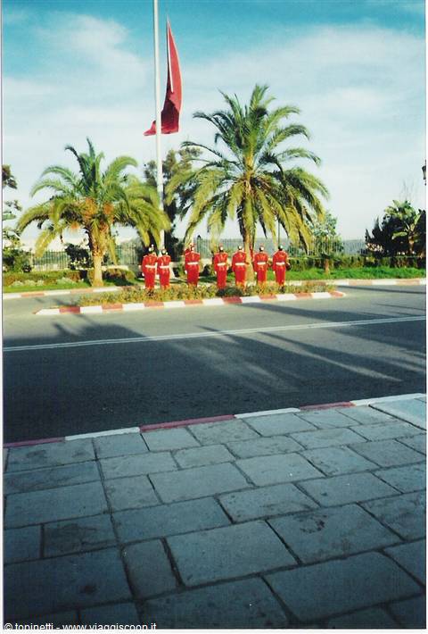 Rabat : cambio della guardia